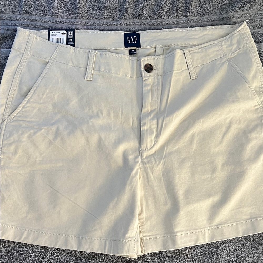GAP Women's Tan Cargo Shorts